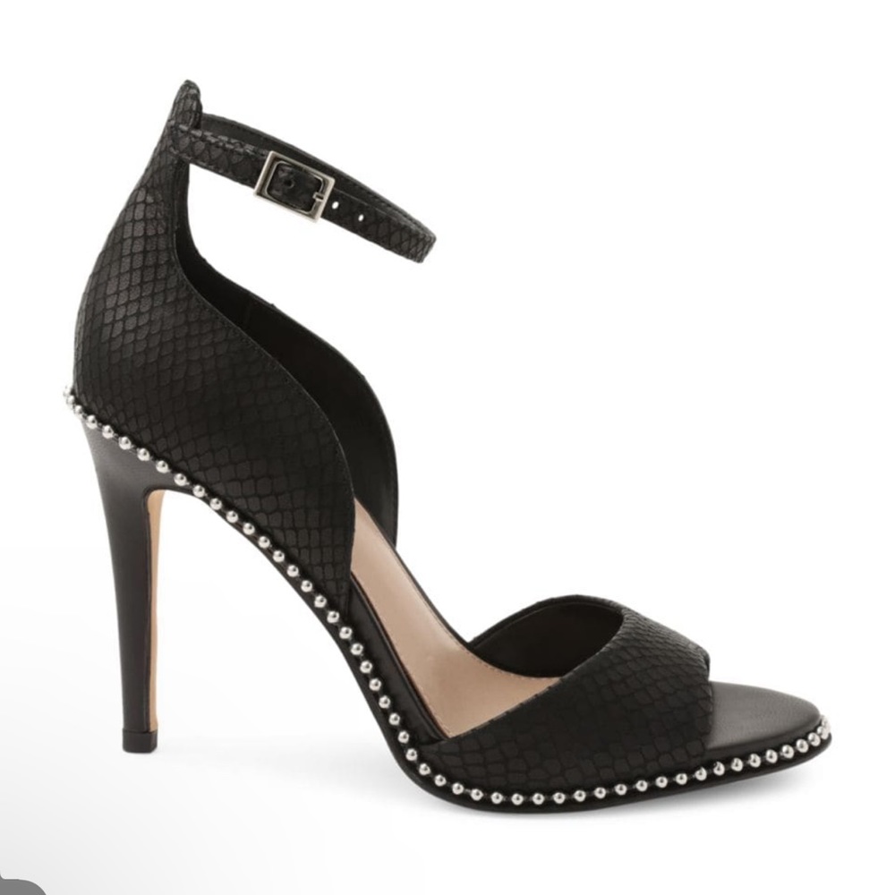 The BCBGeneration Jessika USED! Left heel - leather is scuffed